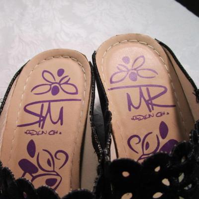 Sale Photo Thumbnail #334: Tan sandals are Report size 7-1/2, black sandals are size 8