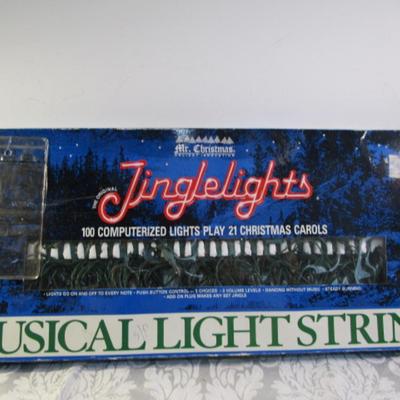 Sale Photo Thumbnail #534: 100 computerized lights play Christmas carols, lights are white, see pictures
