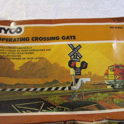 Sale Photo Thumbnail #564: HO scale, In box, See pictures