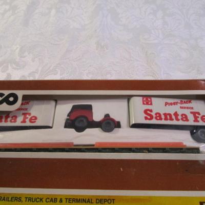 Sale Photo Thumbnail #572: HO scale, In box, See pictures