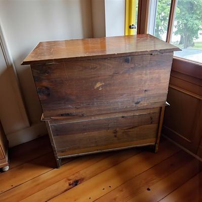 Sale Photo Thumbnail #454: Antique Pine Wood Lift-Top Dry Sink Washstand Commode.  The top is hinged ( Missing two screws) with one drawer and cabinet door on the bottom