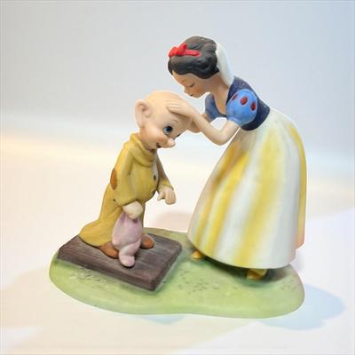 Sale Photo Thumbnail #662: Walt Disney Snow White and Dopey Figurine