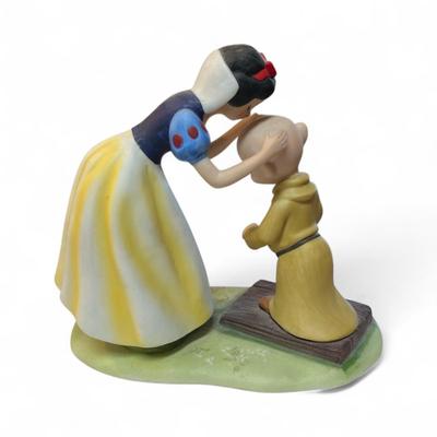 Sale Photo Thumbnail #661: Walt Disney Snow White and Dopey Figurine