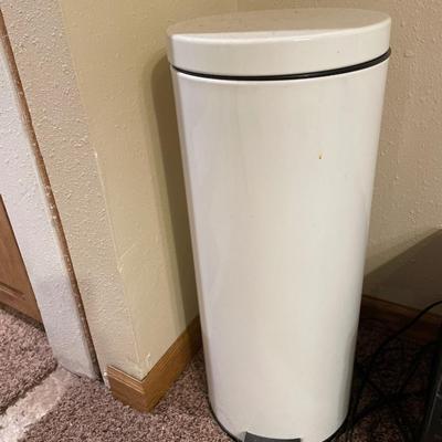 24” t foot pedal garbage can