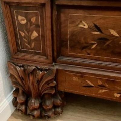 Decorative Queen Size Bed