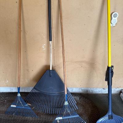 4 lawn rakes