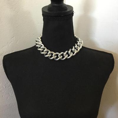 Beautiful Silver tone. Chunky metal, chain-link statement collar necklace.