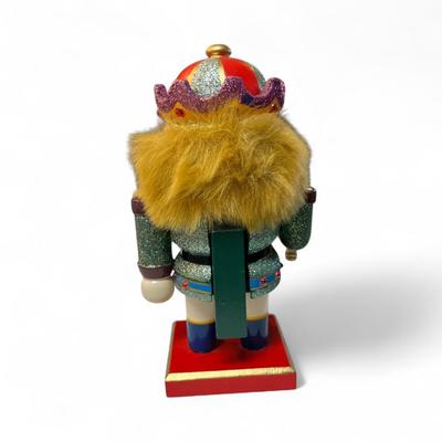 Sale Photo Thumbnail #811: King Nutcracker
Approximately 8"