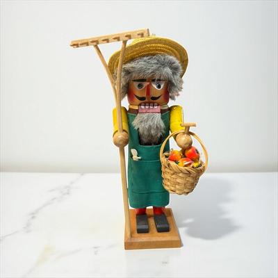 Sale Photo Thumbnail #817: Vintage Steinback Piccolo Gartner Nutcracker
Approimately 11" tall