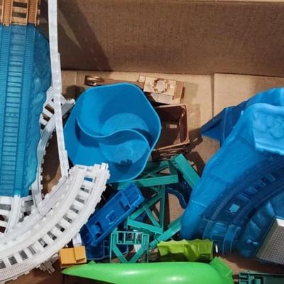 Sale Photo Thumbnail #363: Vintage Thomas the Train Playset Nice Size Lot