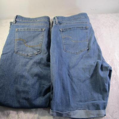 1 pair Levi jeans & Levi Bermuda shorts