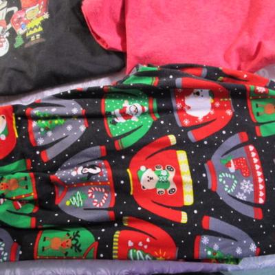 2 t-shirts & 1 pair Christmas leggings