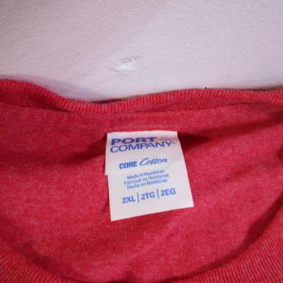 2 t-shirts & 1 pair Christmas leggings