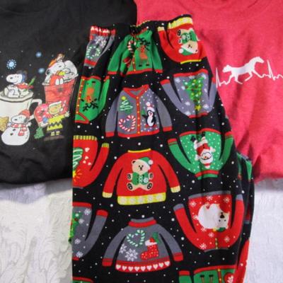 2 t-shirts & 1 pair Christmas leggings