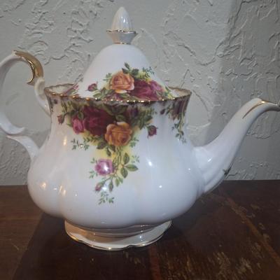 Royal Albert old country rose teapot fine bone china