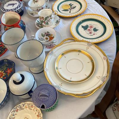 Sale Photo Thumbnail #1157: Assorted Colorful Kitchenware Items   Total of 40 Items