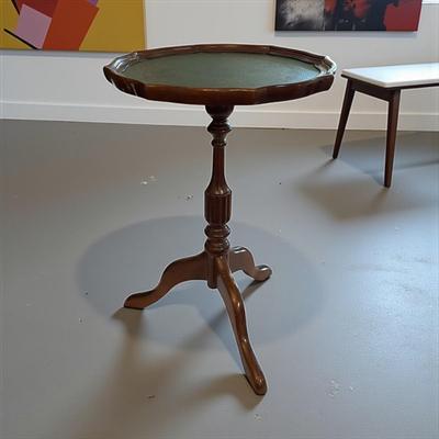 Sale Photo Thumbnail #1173: Bombay Company Plant Stand
Approximately 20" Tall   13" Wide