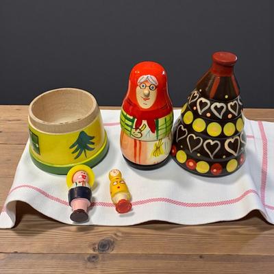 Sale Photo Thumbnail #1187: 5" Nesting Hansel & Gretel Dolls