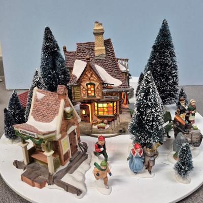 Sale Photo Thumbnail #130: Includes the Childe Pond & Skaters, Christmas Carol Reading, Coffee Stall, Melancholy Tavern, and 
numerous trees.  The turntable rotates, electric power with light.  The turntable is missing one small piece on the understand, but it stills runs 
very wel