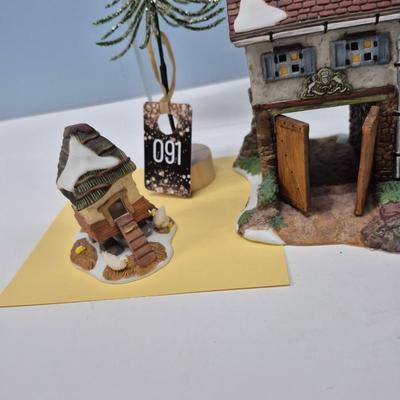 Sale Photo Thumbnail #139: Lighted buildings, includes poultry roost..
All items are Dept. 56 w/original boxes.