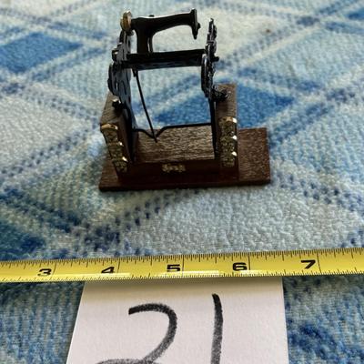 Mini Sewing Machine