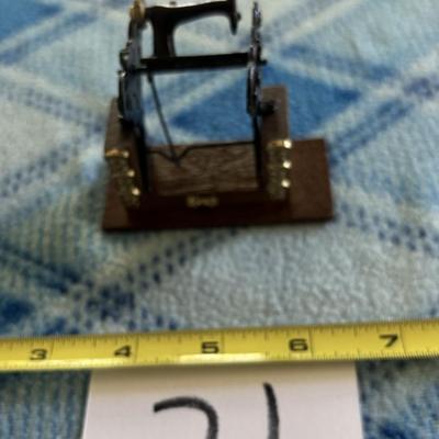 Mini Sewing Machine