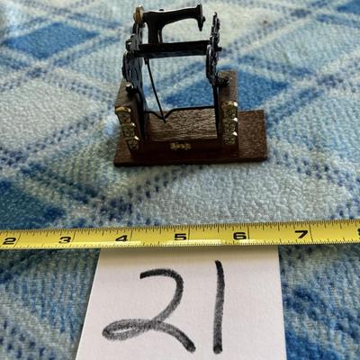 Mini Sewing Machine