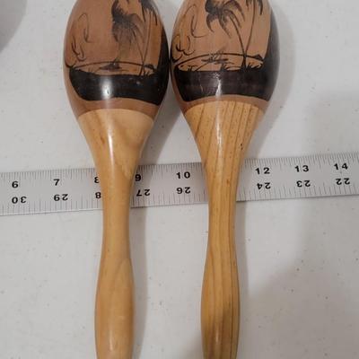 2 pair of Maracas