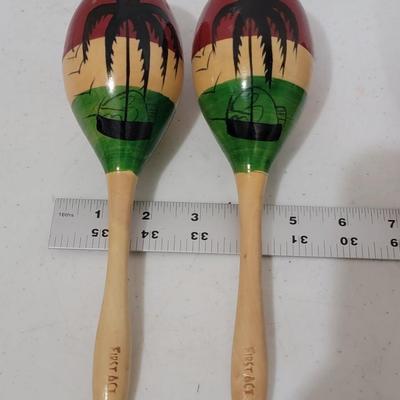 2 pair of Maracas