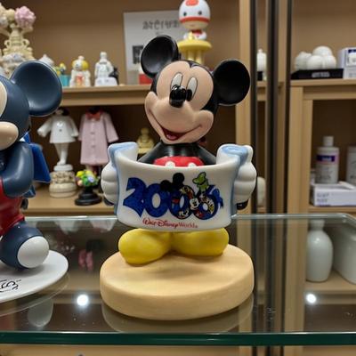 Sale Photo Thumbnail #1336: Walt Disney 2006 Mickey Mouse With Banner.
Approximately  4" Tall
