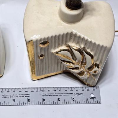 Vintage MCM Leaf motif lamps with gold trimmings - Ceramic glazed lamp duo