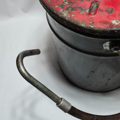 Metal 35lb grease keg with pump