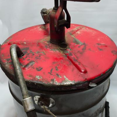 Metal 35lb grease keg with pump