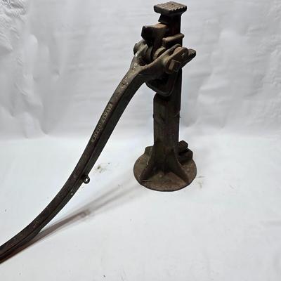 Vintage Heavy Duty Tractor jack and a vintage screw Jack - Great pieces of yesterday!!