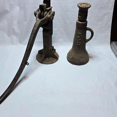 Vintage Heavy Duty Tractor jack and a vintage screw Jack - Great pieces of yesterday!!