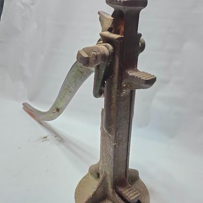 Vintage Heavy Duty Tractor jack and a vintage screw Jack - Great pieces of yesterday!!