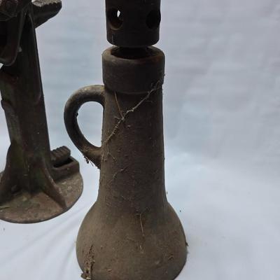 Vintage Heavy Duty Tractor jack and a vintage screw Jack - Great pieces of yesterday!!