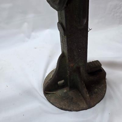 Vintage Heavy Duty Tractor jack and a vintage screw Jack - Great pieces of yesterday!!