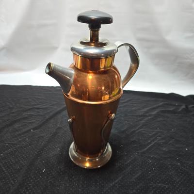 Vintage Benedict Art Studios Lotus Bud #4011 Copper Pewter Pitcher in excellent vintage condition