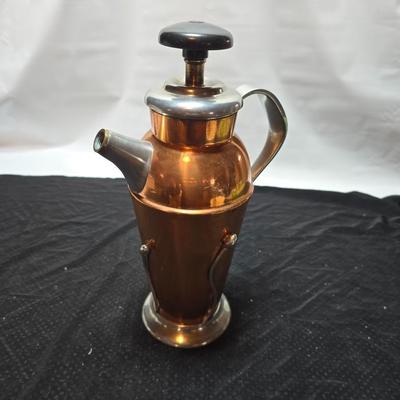 Vintage Benedict Art Studios Lotus Bud #4011 Copper Pewter Pitcher in excellent vintage condition