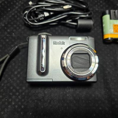 Sony Cyber-shot 3.2 Mega Pixels digital camera with case and Kodak Easy Share Z1285 Digital Camera with case