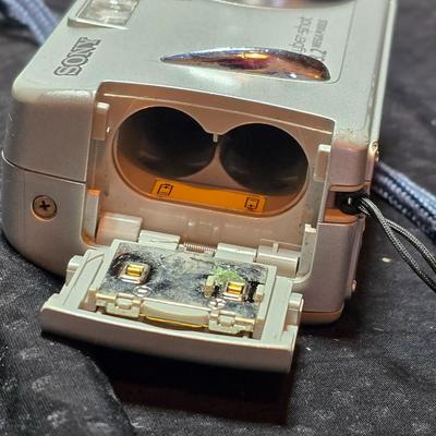 Sony Cyber-shot 3.2 Mega Pixels digital camera with case and Kodak Easy Share Z1285 Digital Camera with case