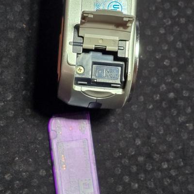 Sony Cyber-shot 3.2 Mega Pixels digital camera with case and Kodak Easy Share Z1285 Digital Camera with case