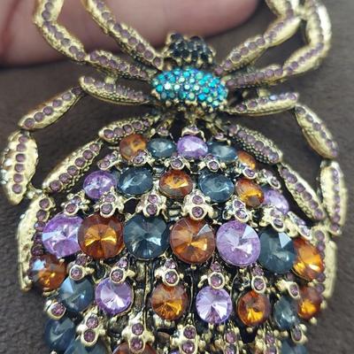 Amazing! Gigantic Spider Brooch
