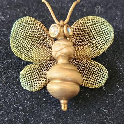 Sale Photo Thumbnail #205: by Sarah Cavendar, 4 coarse wings with etched metal body
Signed, 2 x 2 inches 
Retail $120