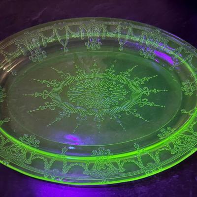 Sale Photo Thumbnail #229: Rare Oval 11.75 inch lime green depression glass
1930-1934
Referred to as uranium glass for luminescence.