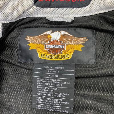 Sale Photo Thumbnail #237: Reflective Stripe, Snap Neckline Closure,
Skid pads (shoulders and elbows)
black and grey 
Size M - runs small - womens
very good condition
Retail $80