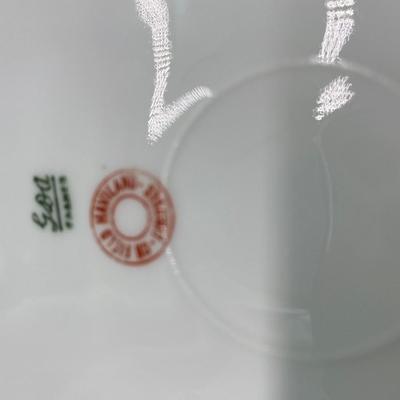 Sale Photo Thumbnail #267: 7 soup bowls, 7.5 inch diameter
6 coupe soup bowls, 7.5 inch diameter 
Very good condition
Retail $360.00