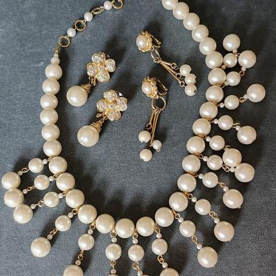 Sale Photo Thumbnail #273: Lovely choker with faux pearls and rhinestone highlights.  2 pair of earrings 
complete the set, one pierced and one clip.