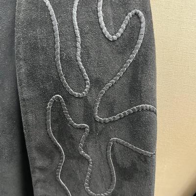Sale Photo Thumbnail #282: Beautiful embroidery surrounds the collar and the front closure, black suede in very nice condition.  Size Large
(probably 12-14)